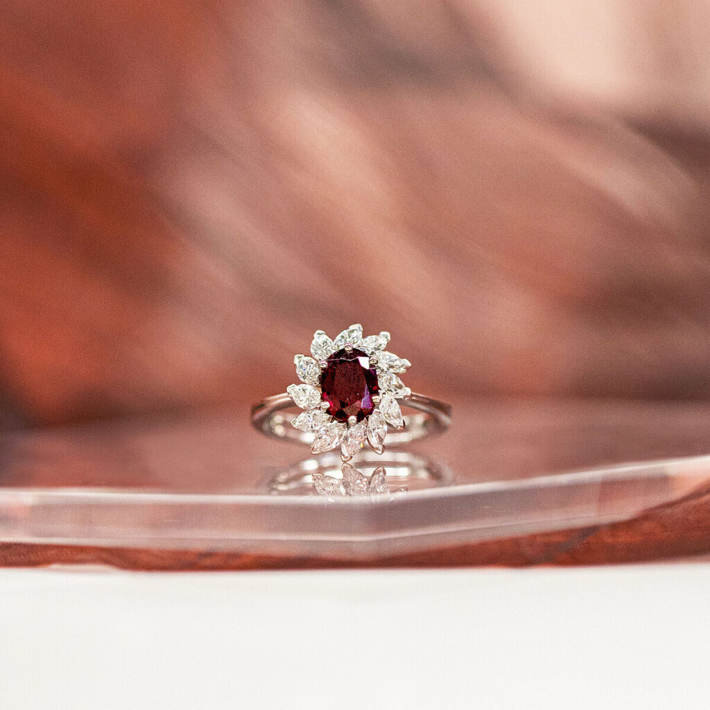 Rubin Diamant Ring, Schmuck – Auktionshaus Rapp – Zürich und Wil / St. Gallen, Schmuck über internationale Auktion verkaufen