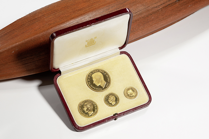 Das Münzset beliebter Anlage-Goldmünzen mit dem Kopf von König Charles III Grossvaters, George VI, kommt im November unter den Hammer.