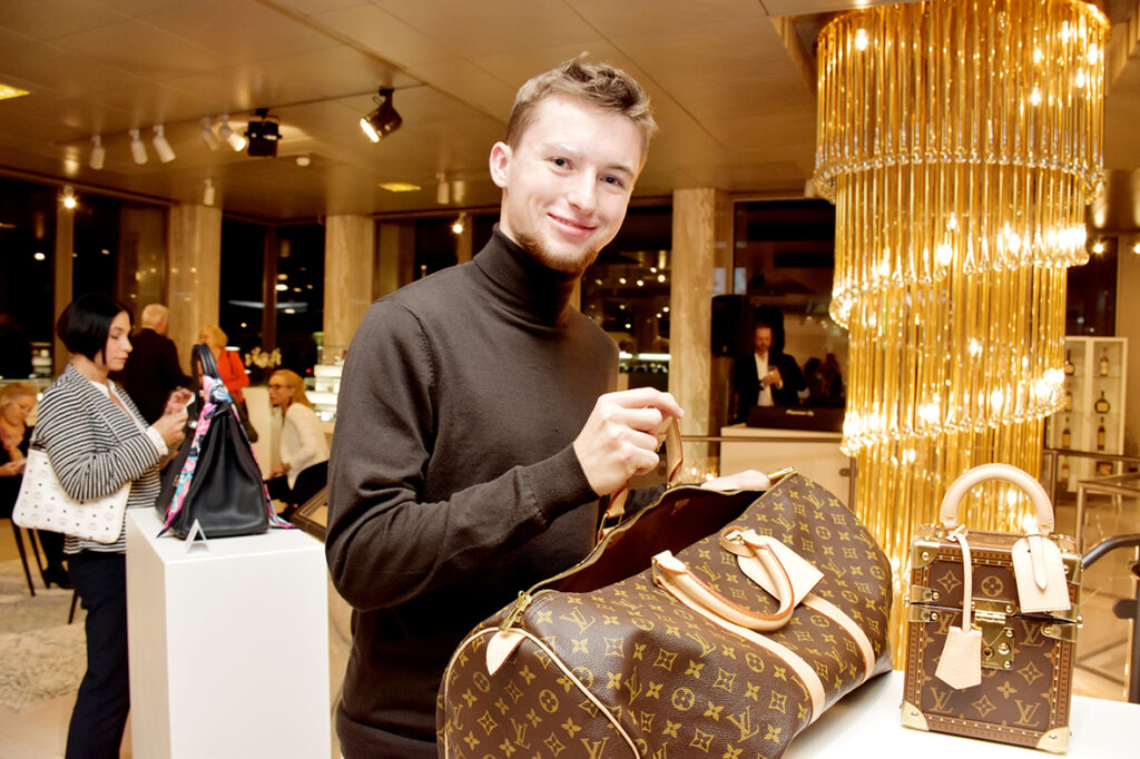 Gian Marco Hagger mit seiner exklusiven Tasche von Louis Vuitton: „Ich finde sie einfach faszinierend, weil diese Vintagetasche eine Geschichte hat.»