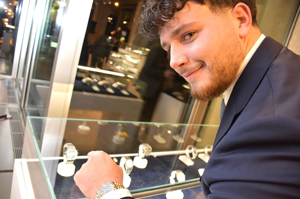 Jan Widmer hofft, an der Auktion wertbeständige Uhren ersteigern zu können, „an die ich als Privatperson sonst gar nicht rankäme“.